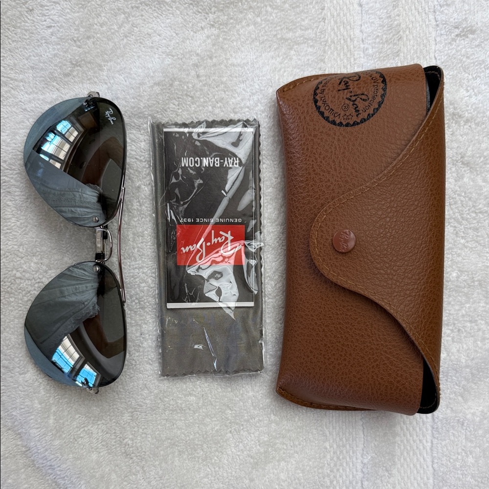 Ray-Ban Silver Aviator Sunglasses with Brown Case